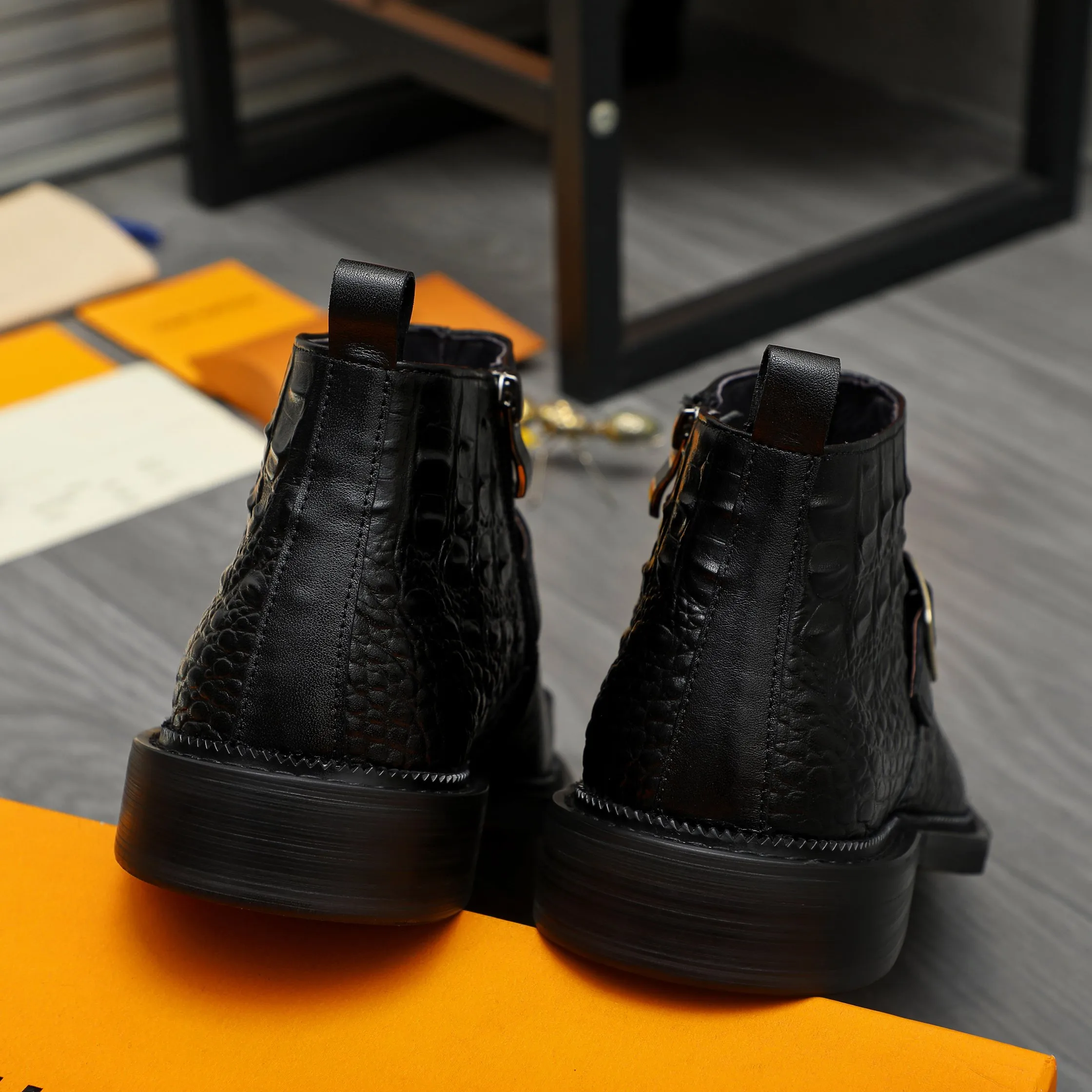Men's shoes 💰p620 Product trademark: LV "Louis Vuitton" high-top business leather shoes Regular size: 37-46 (37.46 custom-made, non-returnable) Product materials: Selected crocodile pattern cowhide upper, pigskin lining, rubber outsole